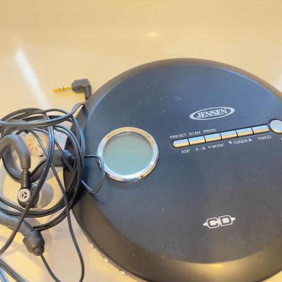 Jensen CD-60 Portable Personal CD Player CD/MP3 Player + Digital AM/FM Radio - Picture 9 of 10